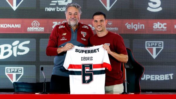 São Paulo faz análises de jogadores, porém enfrenta dificuldades no mercado para contratar um lateral-direito.