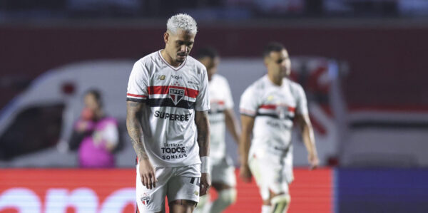 Alerta no Morumbi! Os números mostram que a crise com Crespo está forte, e o São Paulo enfrenta a sua pior fase nesta temporada.