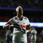 Luciano se destaca durante as ausências e se torna o artilheiro do ano pela terceira vez consecutiva.